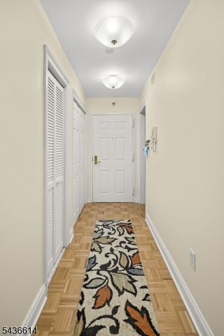 208 Shearwater Ct 32, Jersey City, NJ 07305