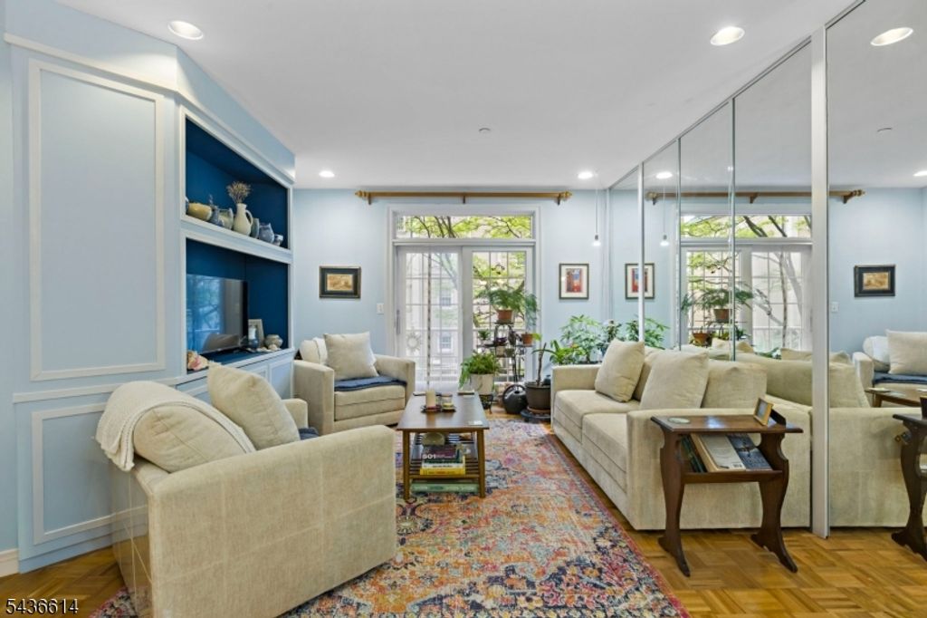 208 Shearwater Ct 32, Jersey City, NJ 07305