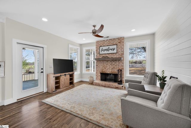 4588 N Highway 14, Greer, SC 29651