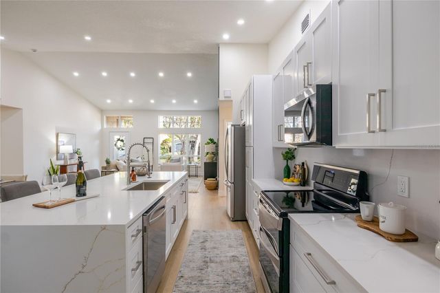 10208 THICKET POINT WAY, Tampa, FL 33647