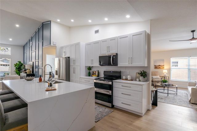 10208 THICKET POINT WAY, Tampa, FL 33647