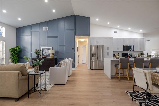 10208 THICKET POINT WAY, Tampa, FL 33647