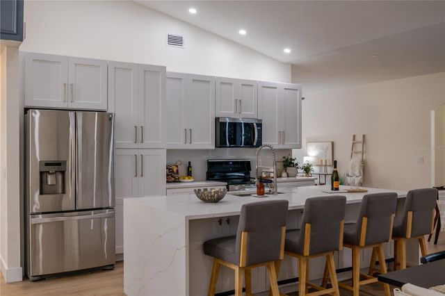 10208 THICKET POINT WAY, Tampa, FL 33647