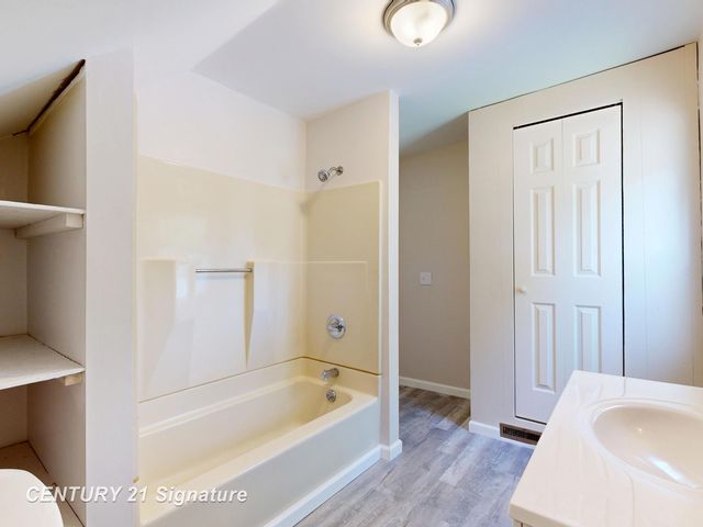 1500 N Charles Street, Saginaw, MI 48602