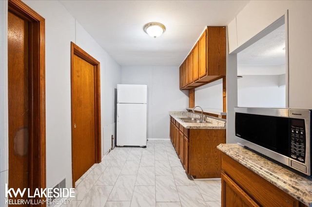 8439 Continental Avenue, Warren, MI 48089