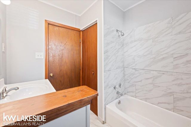 8439 Continental Avenue, Warren, MI 48089