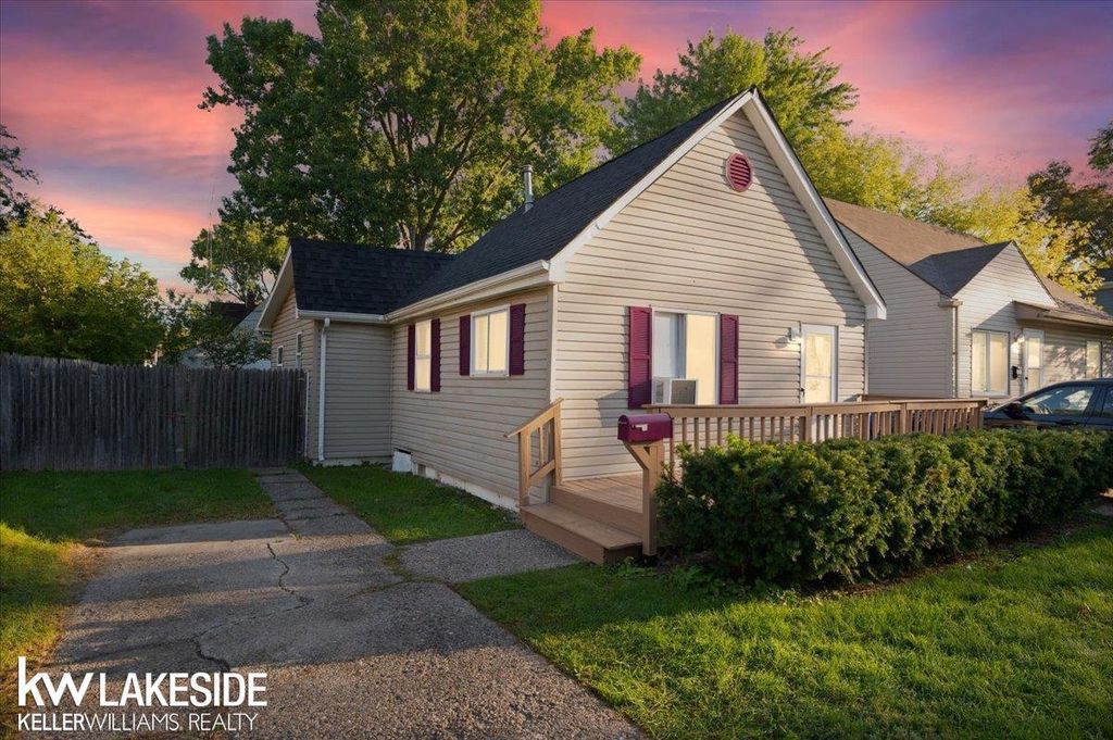 8439 Continental Avenue, Warren, MI 48089