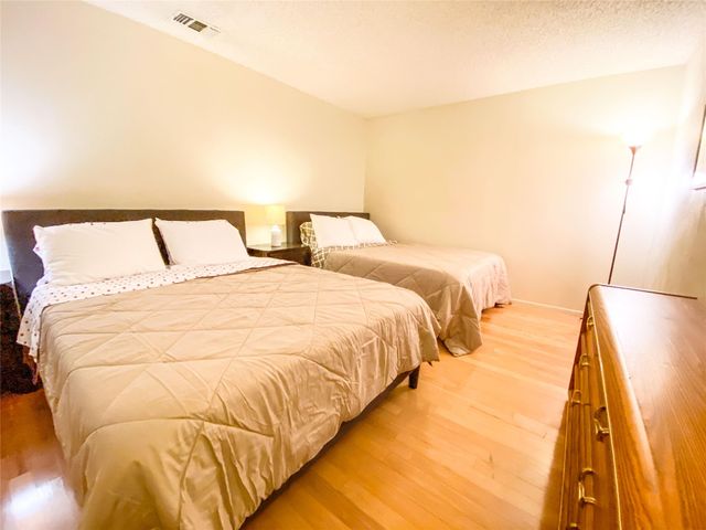 4250 Claremont Drive, Grand Prairie, TX 75052