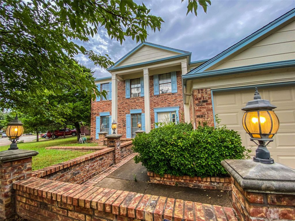 4250 Claremont Drive, Grand Prairie, TX 75052