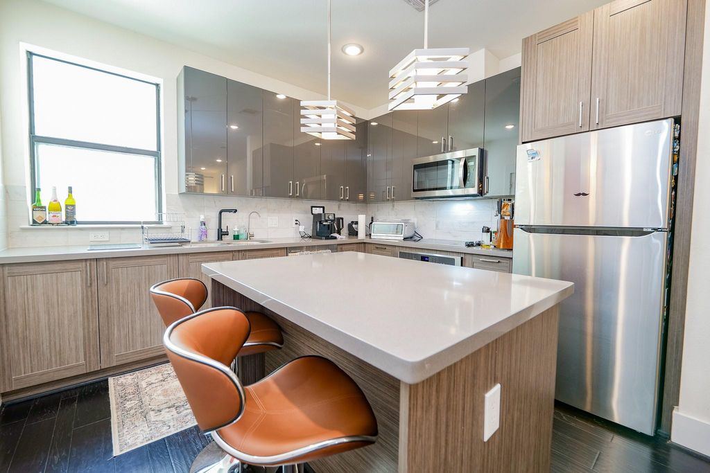 2401 Crawford Street A212, Houston, TX 77004