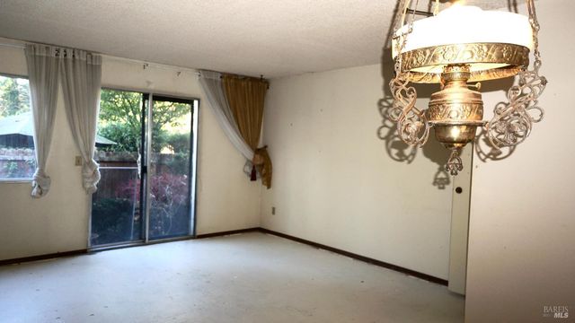 522 Santa Alicia Dr, Rohnert Park, CA 94928