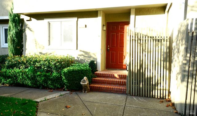 522 Santa Alicia Dr, Rohnert Park, CA 94928