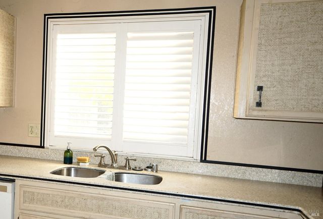 522 Santa Alicia Dr, Rohnert Park, CA 94928