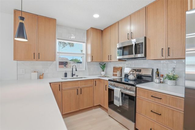 1339 35TH STREET N, St Petersburg, FL 33713