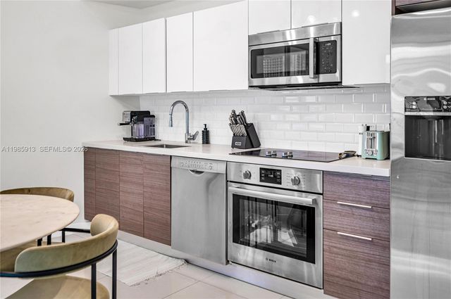 1010 SW 2nd Ave 2004, Miami, FL 33130