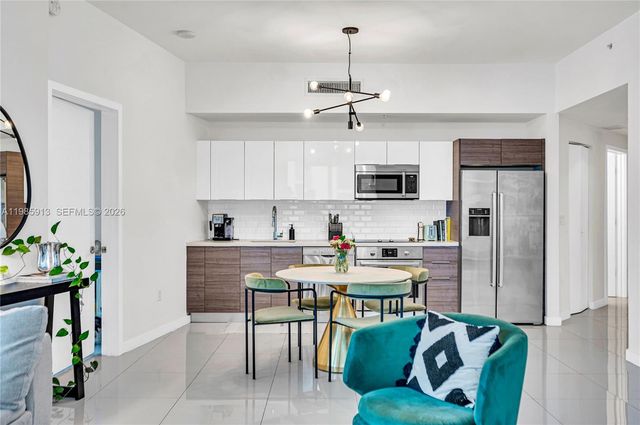 1010 SW 2nd Ave 2004, Miami, FL 33130