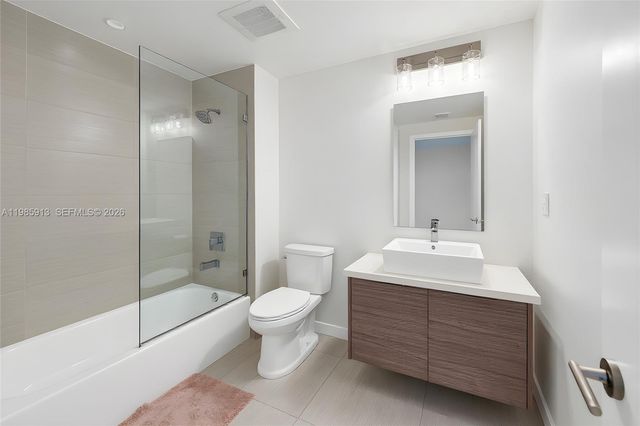 1010 SW 2nd Ave 2004, Miami, FL 33130