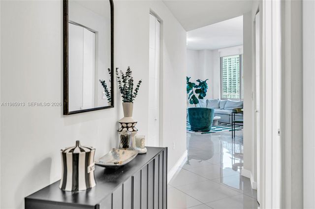 1010 SW 2nd Ave 2004, Miami, FL 33130