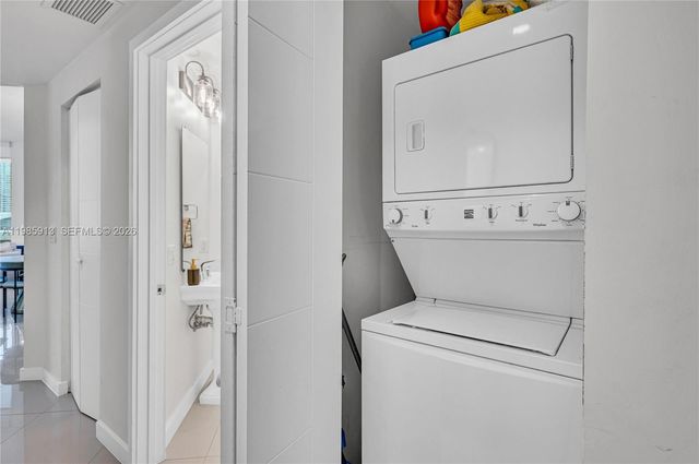 1010 SW 2nd Ave 2004, Miami, FL 33130