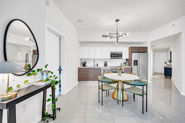 1010 SW 2nd Ave 2004, Miami, FL 33130