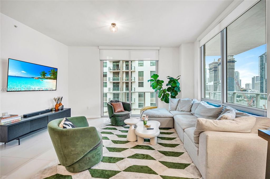 1010 SW 2nd Ave 2004, Miami, FL 33130