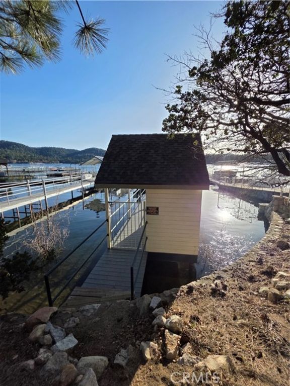 324 N324- Single Slip Dock, Lake Arrowhead, CA 92352
