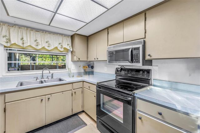 6825 CIRCLECREEK DRIVE, Pinellas Park, FL 33781