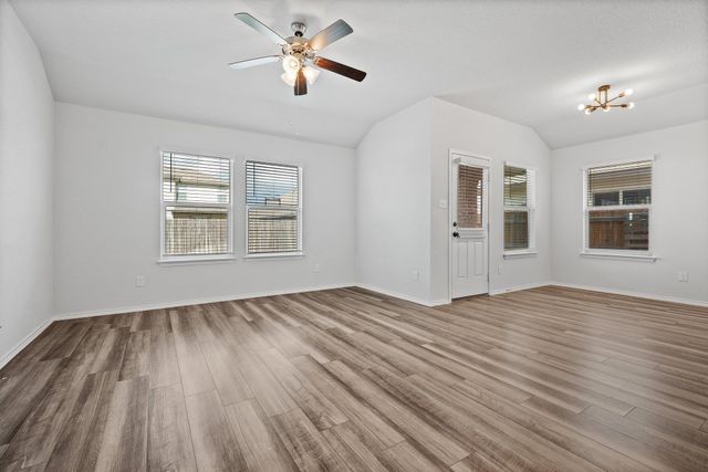 229 Reagor DR, Taylor, TX 76574