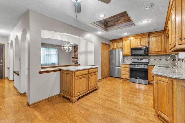 7001 N Highland Avenue, Kansas City, MO 64118