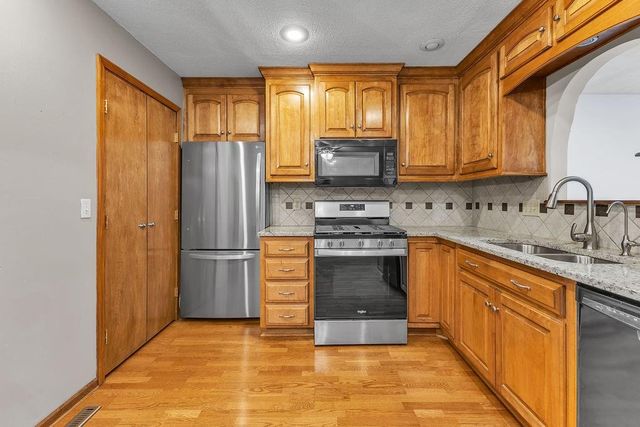 7001 N Highland Avenue, Kansas City, MO 64118