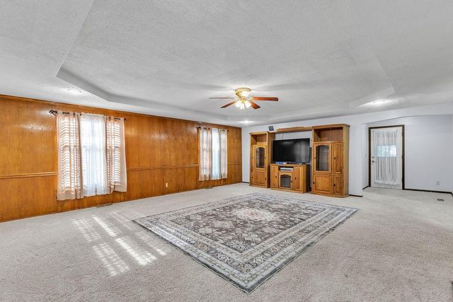 7001 N Highland Avenue, Kansas City, MO 64118