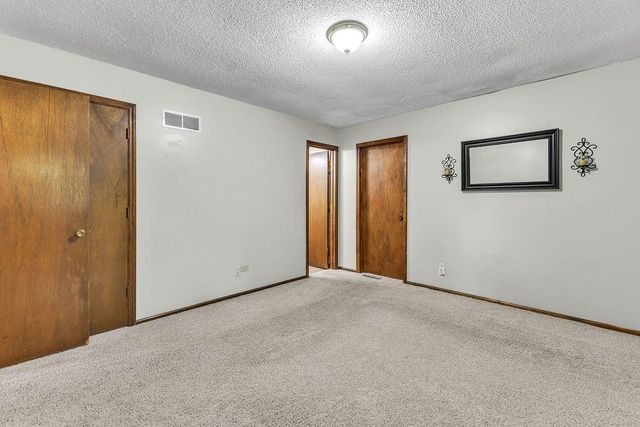7001 N Highland Avenue, Kansas City, MO 64118