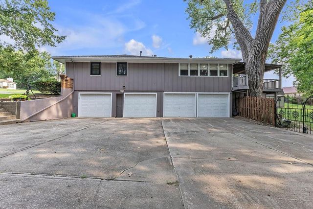 7001 N Highland Avenue, Kansas City, MO 64118