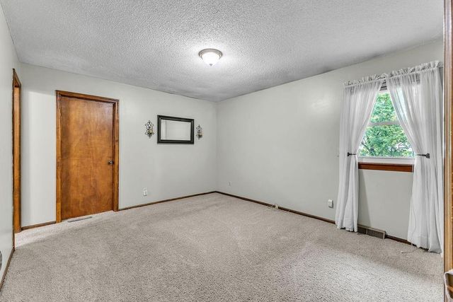 7001 N Highland Avenue, Kansas City, MO 64118