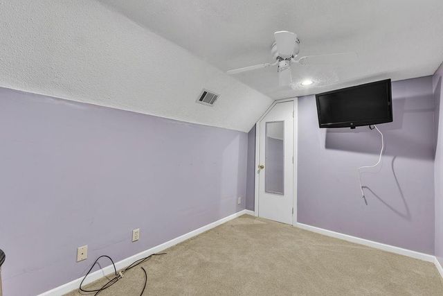 7001 N Highland Avenue, Kansas City, MO 64118