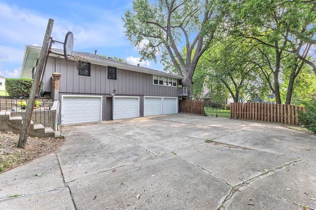 7001 N Highland Avenue, Kansas City, MO 64118