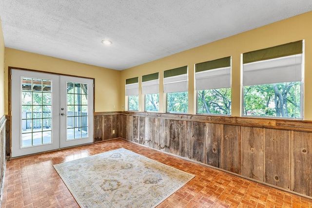 7001 N Highland Avenue, Kansas City, MO 64118