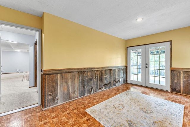 7001 N Highland Avenue, Kansas City, MO 64118
