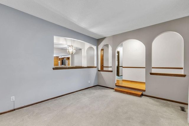 7001 N Highland Avenue, Kansas City, MO 64118