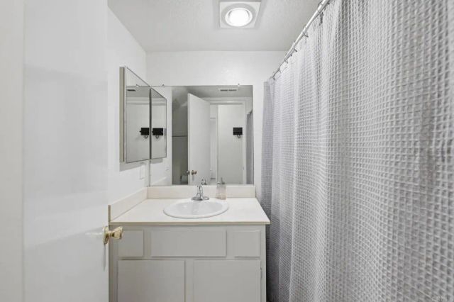 2633 Regent Road, Carlsbad, CA 92010