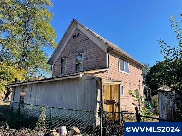 541 NW Churchman Dr, Willamina, OR 97396