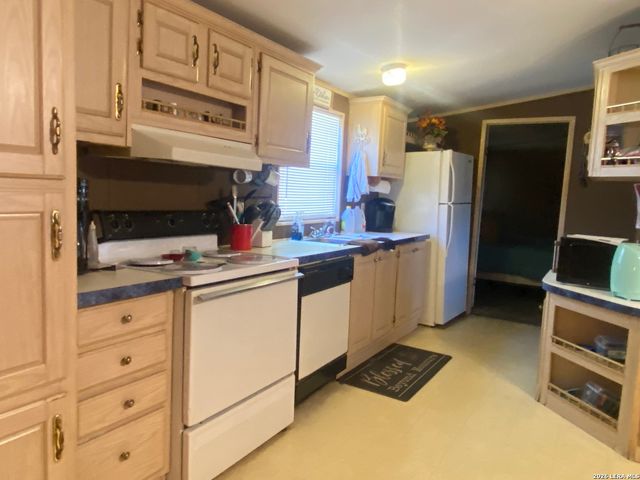 269 Y O Coleman, Leakey, TX 78873