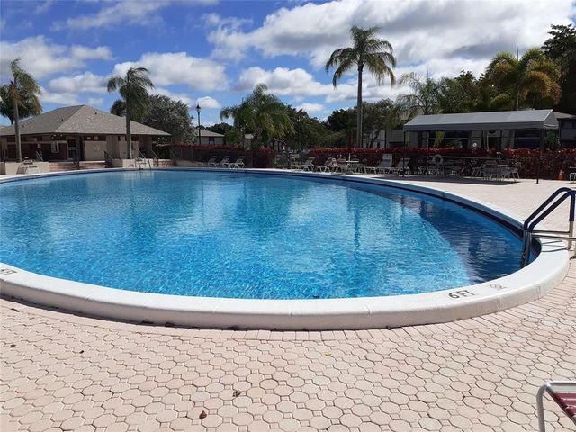 9425 S Belfort Circle 104, Tamarac, FL 33321