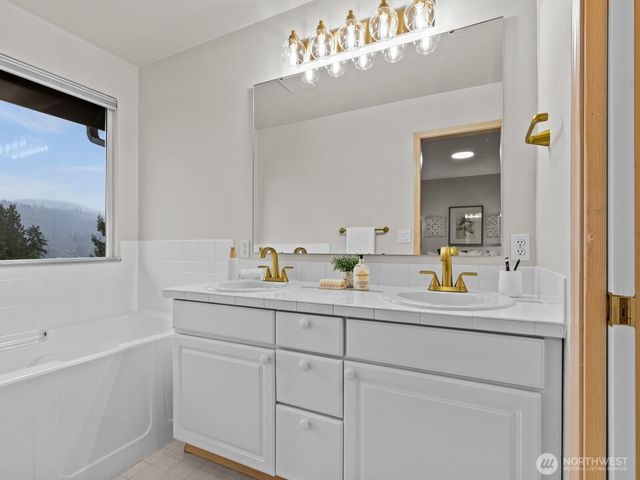 24094 Walker Valley Road, Mount Vernon, WA 98274