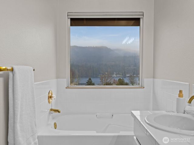 24094 Walker Valley Road, Mount Vernon, WA 98274