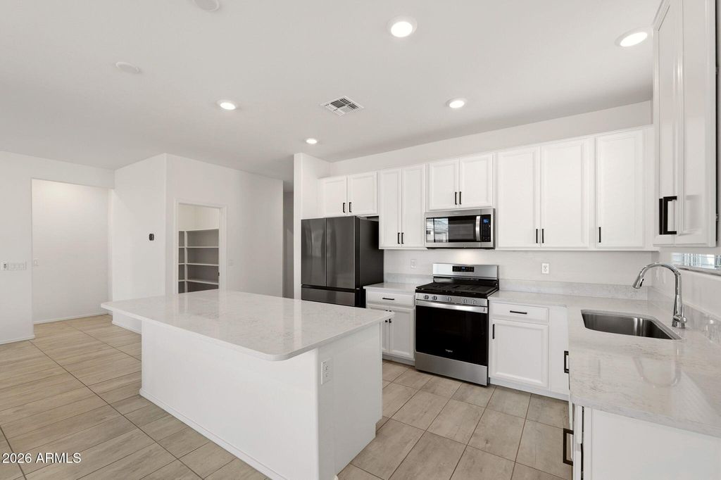 17812 W OBERLIN Way, Surprise, AZ 85387 — photo 2