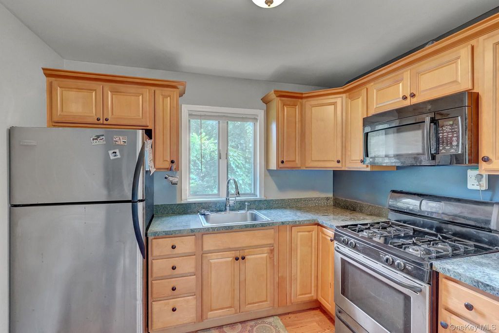 130 Hawthorne Road, Rocky Point, NY 11778 — photo 5