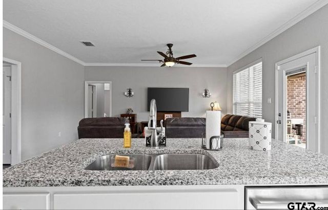 170 HIGHLAND FOREST DR, Gilmer, TX 75644