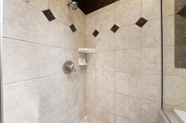 2901 Bracken Court, Edmond, OK 73034