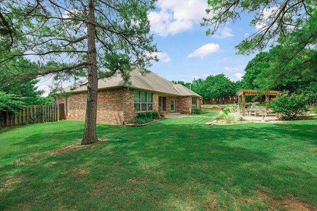 2901 Bracken Court, Edmond, OK 73034